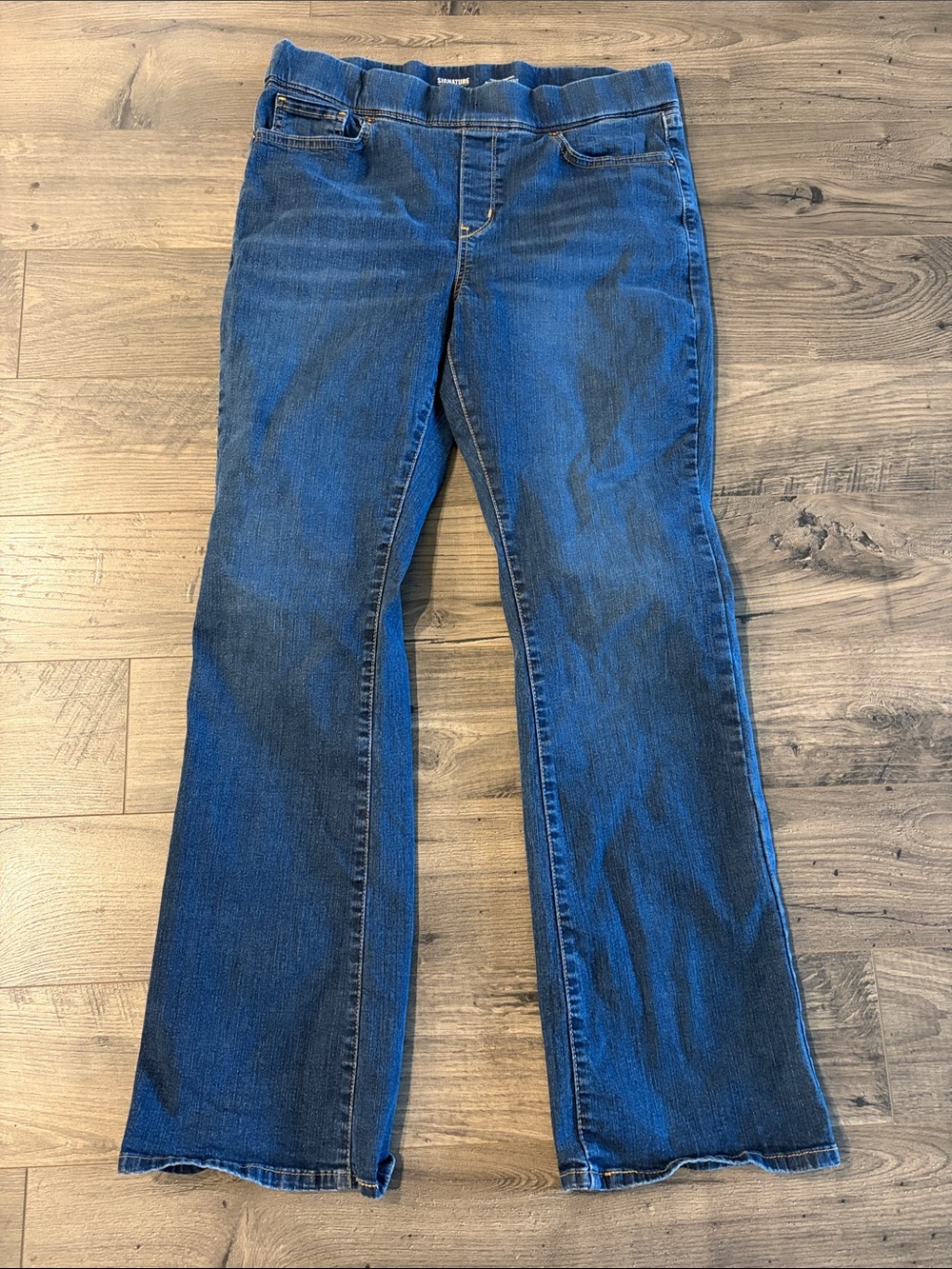 Signature by Levi Strauss totally shaping Dark Blue pull in bootcut Jeans